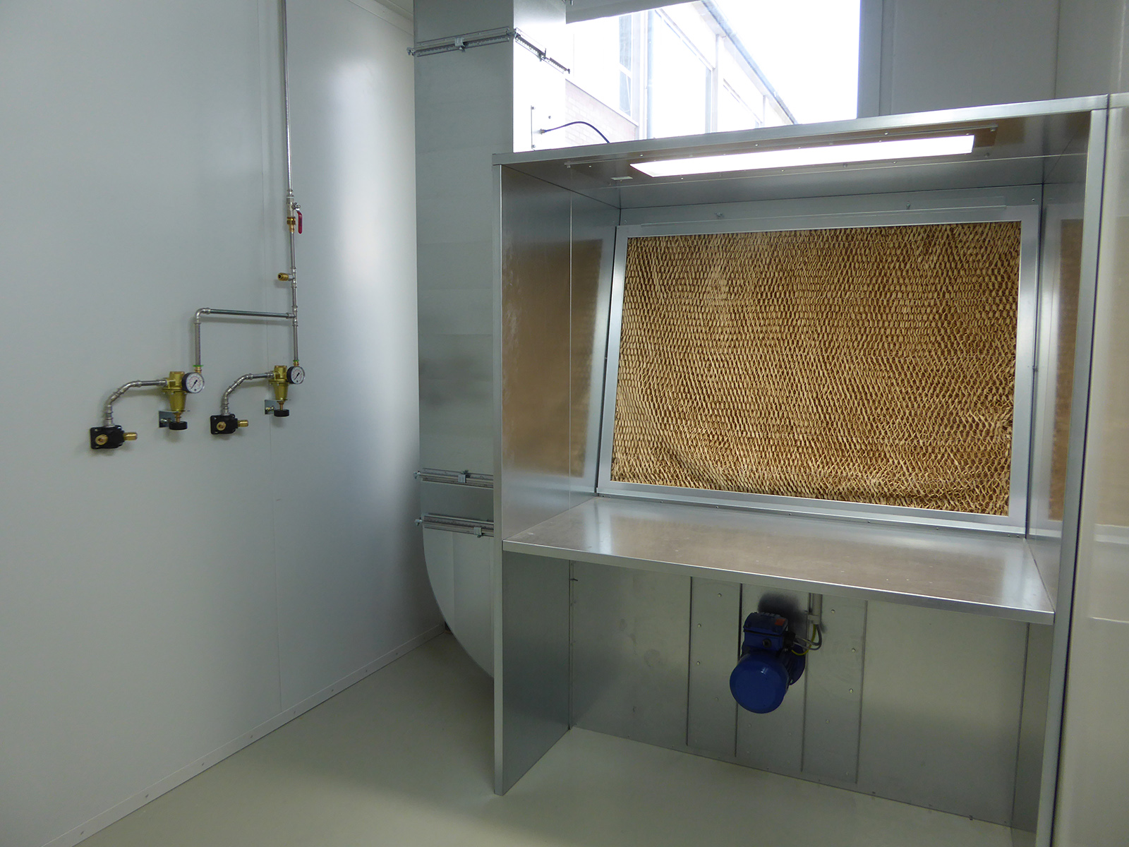  Eingehaust mit Beleuchtung 